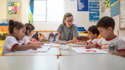 Construindo uma Sala de Aula Segura: Responsabilidade Coletiva para o Bem-Estar dos Estudantes